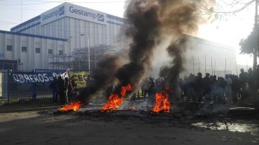 Tensión en Escobar por la toma de una fábrica de autopartes