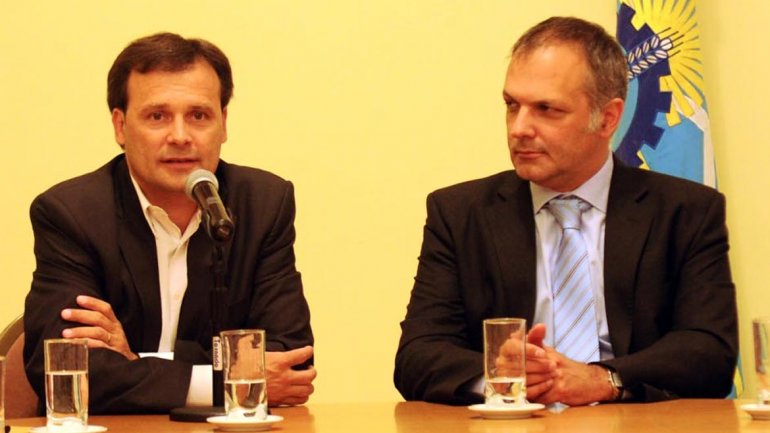 Mac Karthy acusó a Buzzi de cobrar “comisiones”