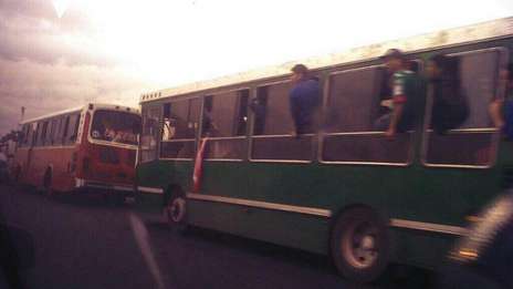 Incidentes en caravanas rumbo a Huracán – Independiente