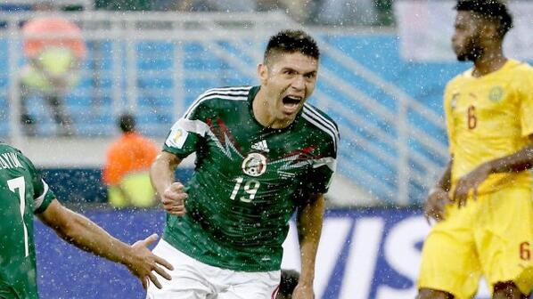 México se sobrepuso a errores arbitrales y derrotó a Camerún