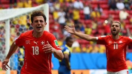 Suiza le ganó a Ecuador en tiempo de descuento