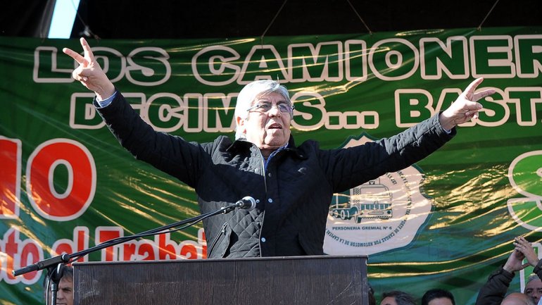 Camioneros acordó un 33% y suspendió el paro