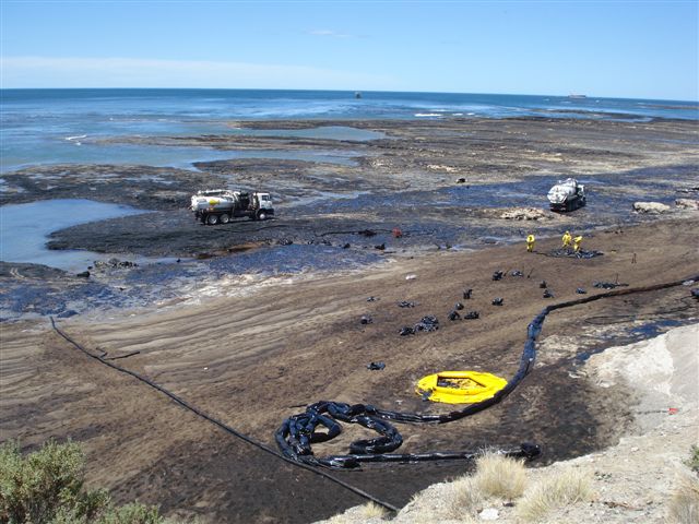 Caleta Córdova: Responsables del derrame le pagarán a provincia