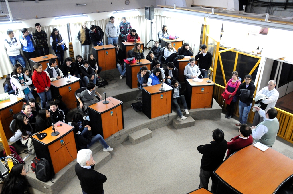 Estudiantes del Perito Moreno dialogaron con concejales