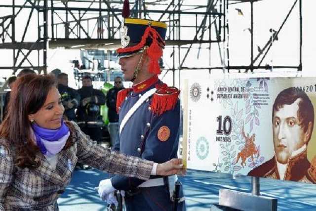 Cristina presentó el nuevo billete de diez pesos