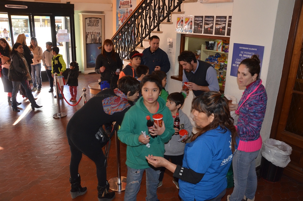 Casi mil hijos de petroleros disfrutaron del cine