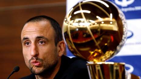 ‘Manu’ Ginóbili llegó al país y habló de su lesión