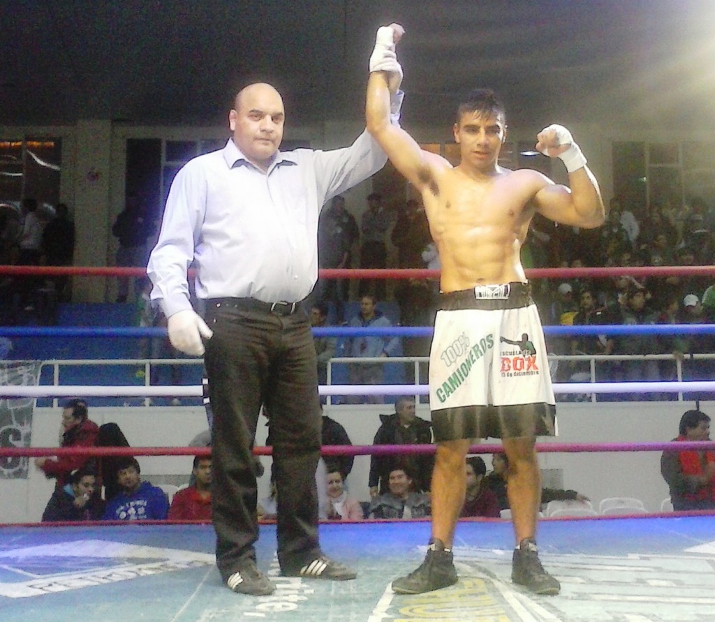 Boxeo: Aguirre se impuso al ‘Torito’ Vila en el N° 1