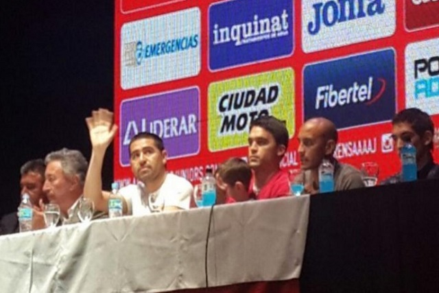 Riquelme: «Borghi es el mejor DT del país»