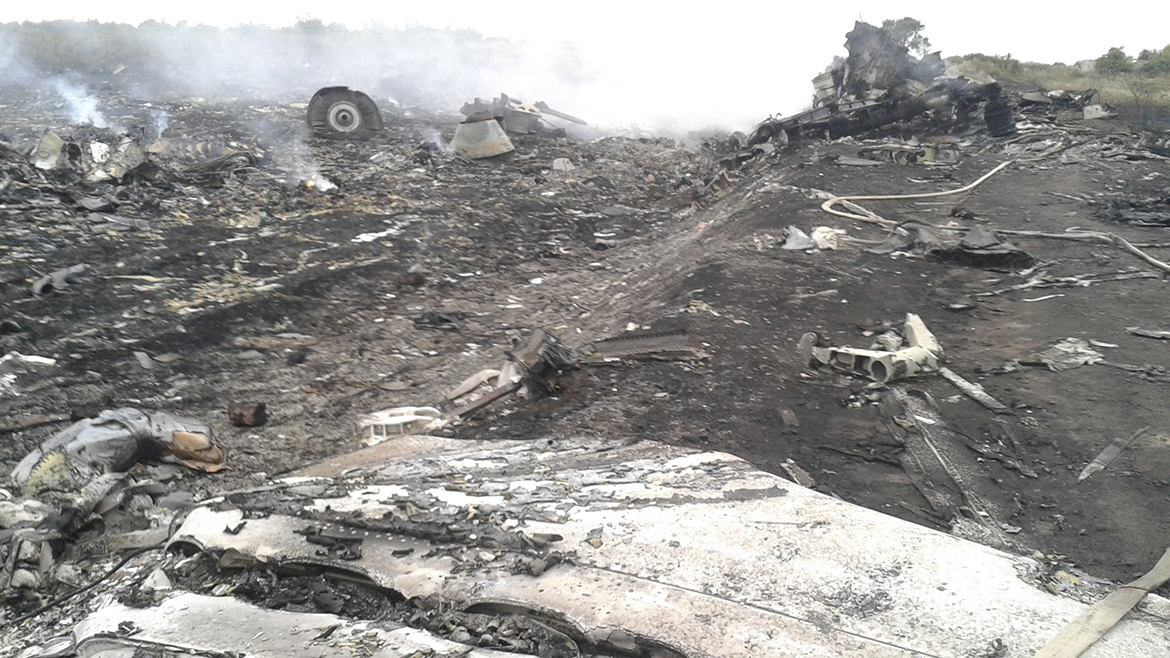 Cayó un avión malayo con 280 pasajeros en Ucrania
