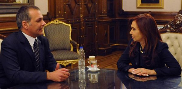 Buzzi cena con CFK y el presidente de China
