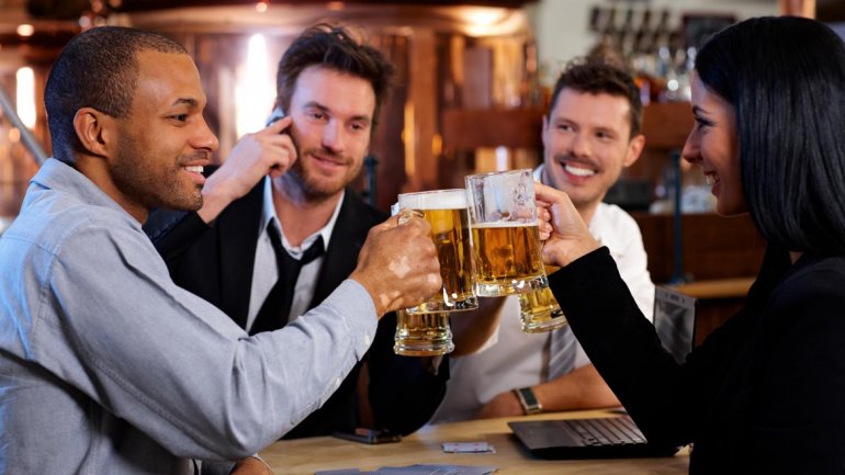 Día del Amigo: Seis de cada diez personas gastarán hasta $300