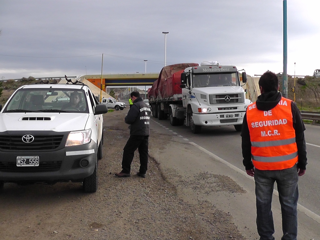 Realizan controles de documentación personal y vehicular