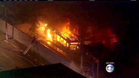 Incendios y saqueos en Brasil tras la derrota