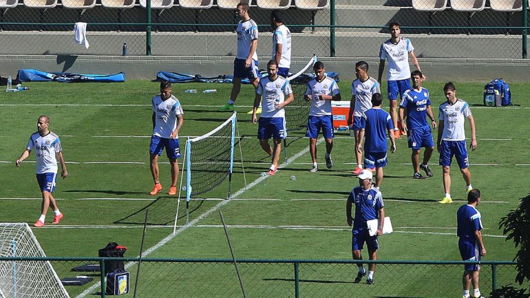 Sabella tiene dudas en el equipo