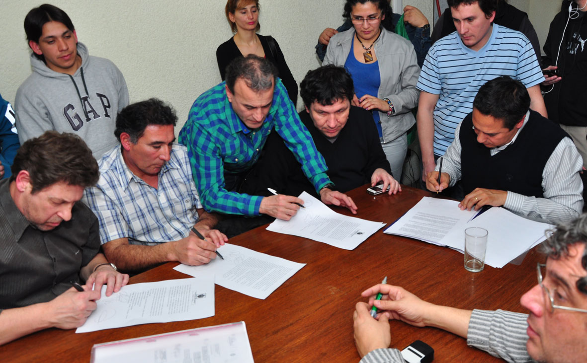 Educación: histórico convenio para los Auxiliares