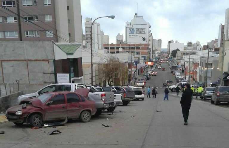 Choque en cadena en la bajada de la San Martín