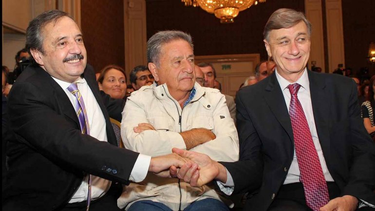 Duhalde tienta a los candidatos con una reforma constitucional