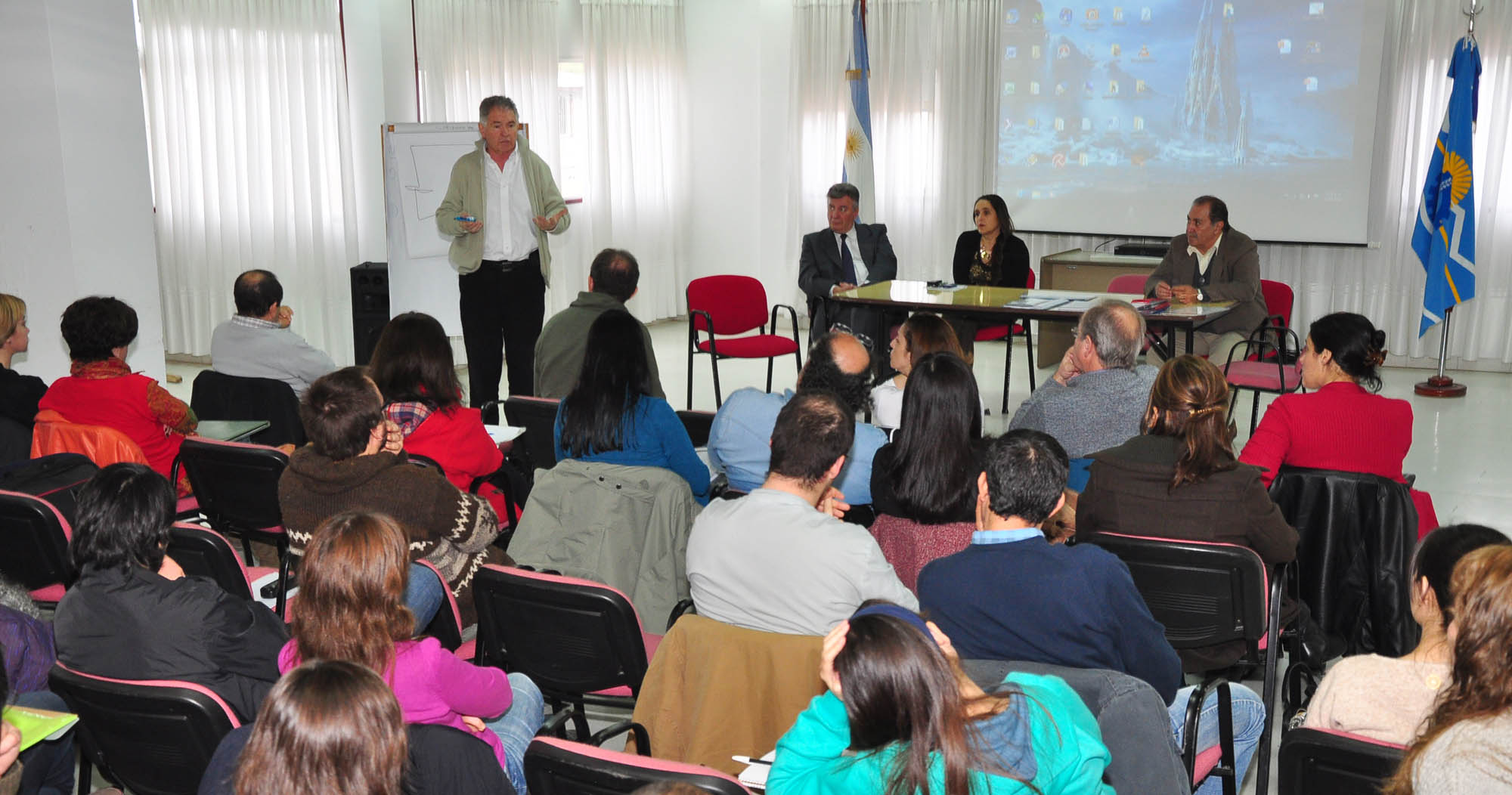 Corchuelo en la apertura de la Carrera Docente de la Facultad de Medicina