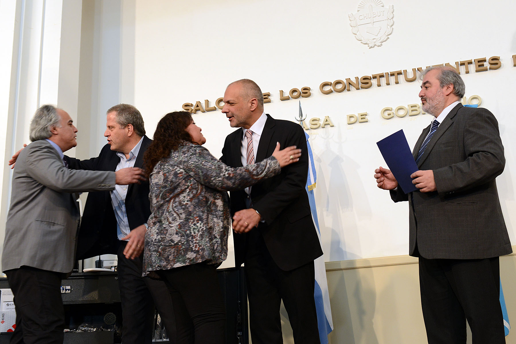 Entregan aulas y pizarras digitales para 70 escuelas