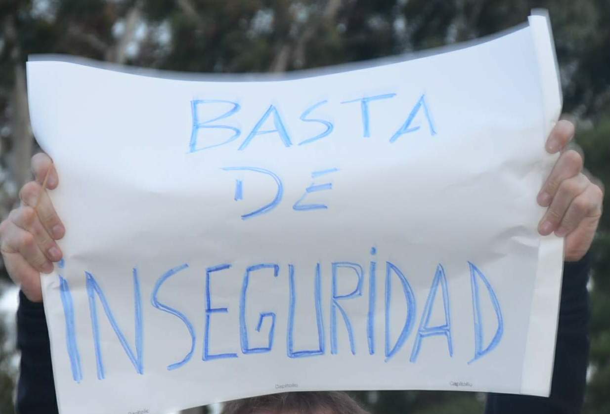 Inseguridad: Cansados de los robos, vecinos del barrio Roca se reúnen con autoridades policiales