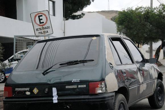 Intentaron atropellar a mujer policía en fuga vehicular