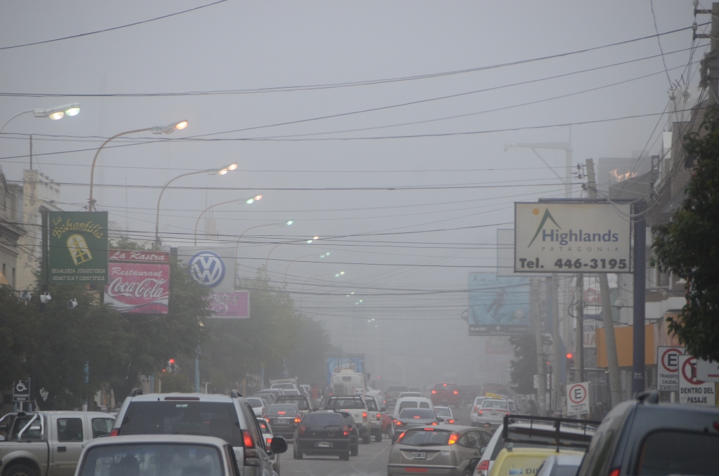 Nublado con neblina amaneció en la ciudad