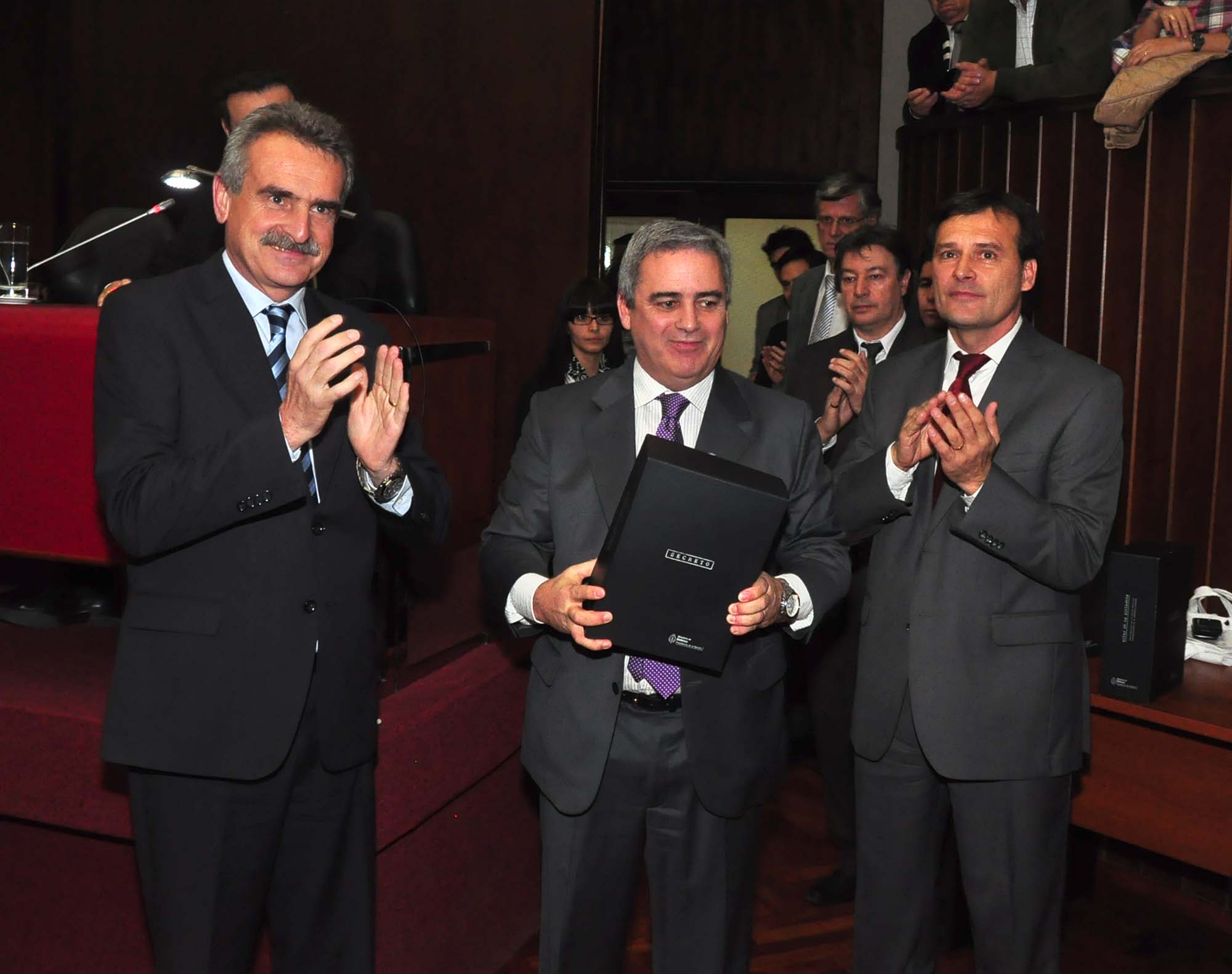 Touriñán valoró la restitución de actas de la dictadura