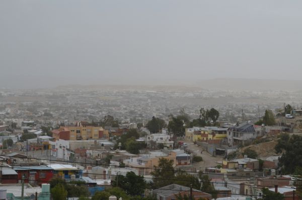 Comodoro amaneció nublado y con polvo levantado por viento