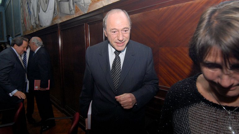 Zaffaroni sugirió demandar a los holdouts