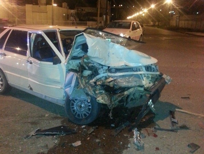 Chocó a cuatro vehículos estacionados