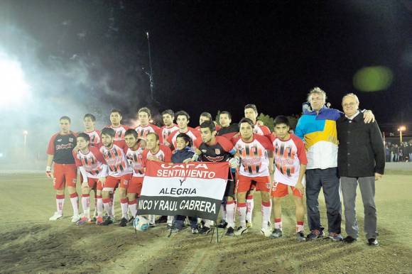 Ameghino inauguró iluminación y le ganó a la CAI
