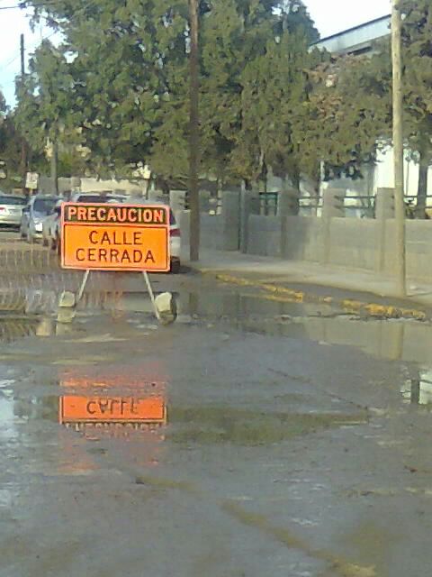 Frente a la Escuela 146: Calle que no se arregla, se corta