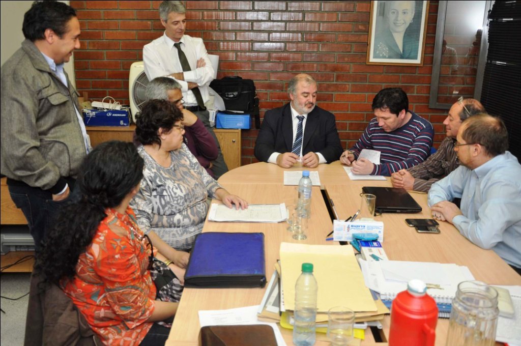 Educación firmó un acuerdo con los auxiliares