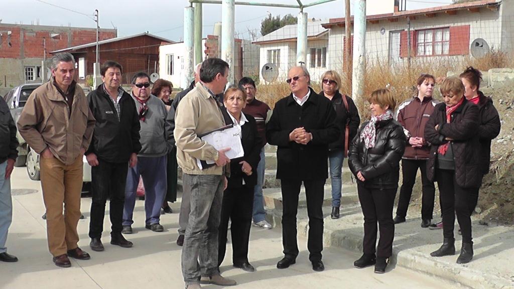 Inauguran obras de pavimento en barrio Moreno