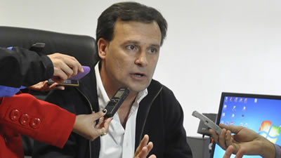 Mac Karthy no ve chances de adelantar elecciones