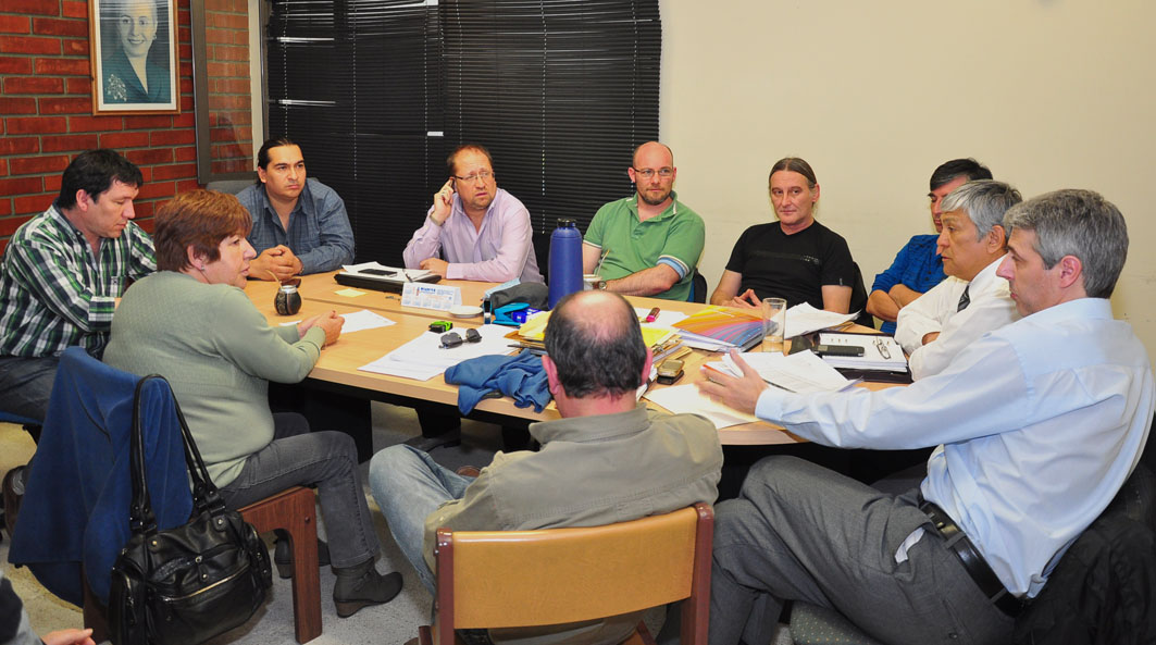 Acuerdan aumento salarial con gremios estatales