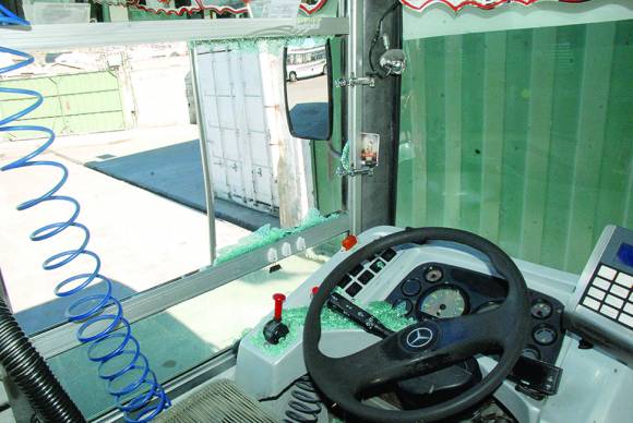 Atacan a colectivero: Se desmayó y terminó chocando