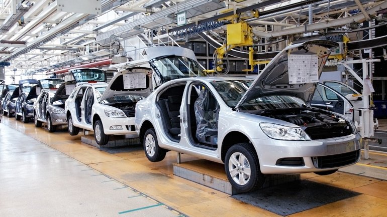 La producción de automotores cayó un 34,5% en agosto