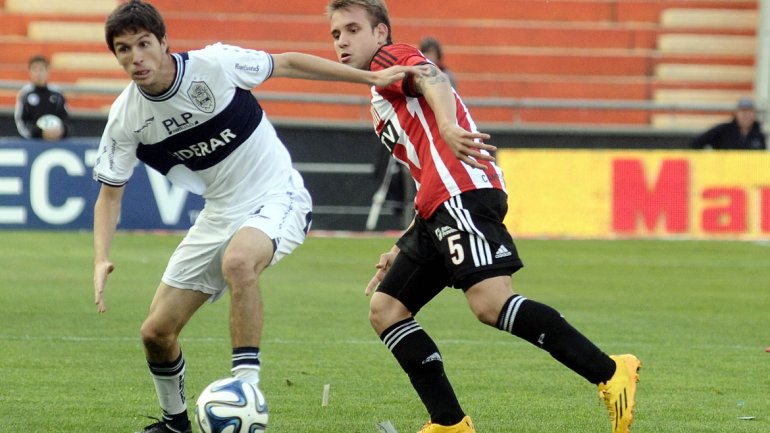 Estudiantes y Gimnasia empataron en un clásico discreto