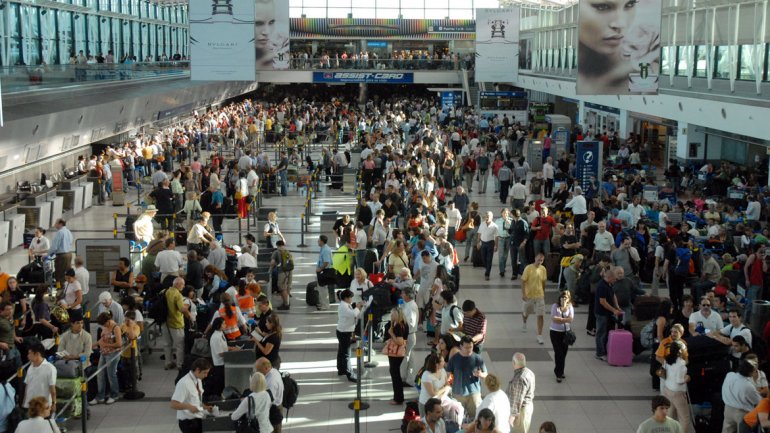 Controlarán aún más a los pasajeros de vuelos internacionales