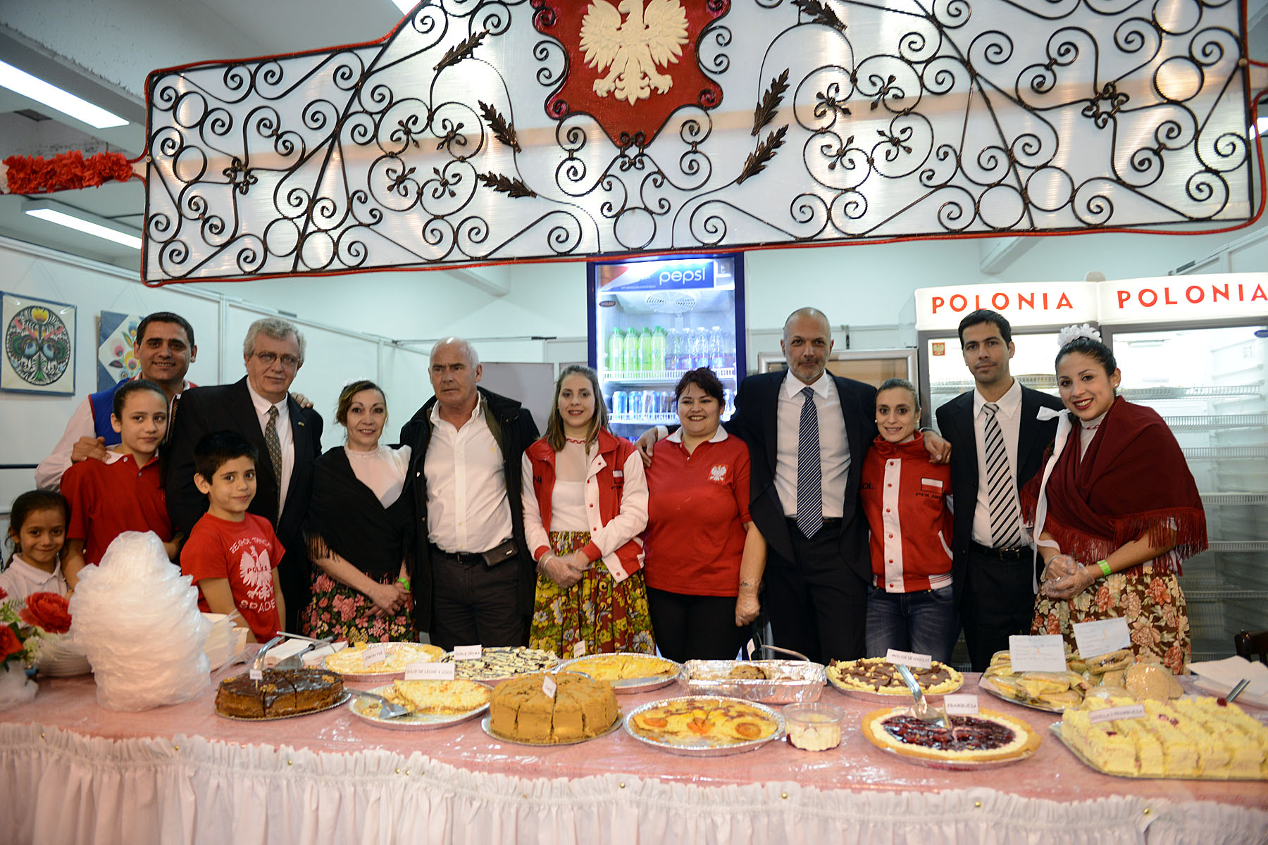 Buzzi inauguró la Fiesta de las Comunidades Extranjeras