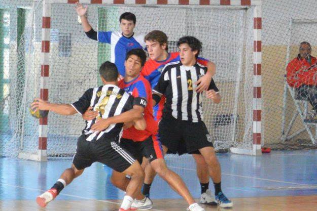 El handball de mayores juega sus partidos