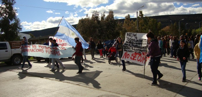Rada Tilly marchó contra el volcado de agua al mar