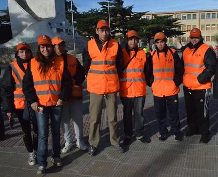 Becarios del SEM retienen servicios exigiendo mayor aumento