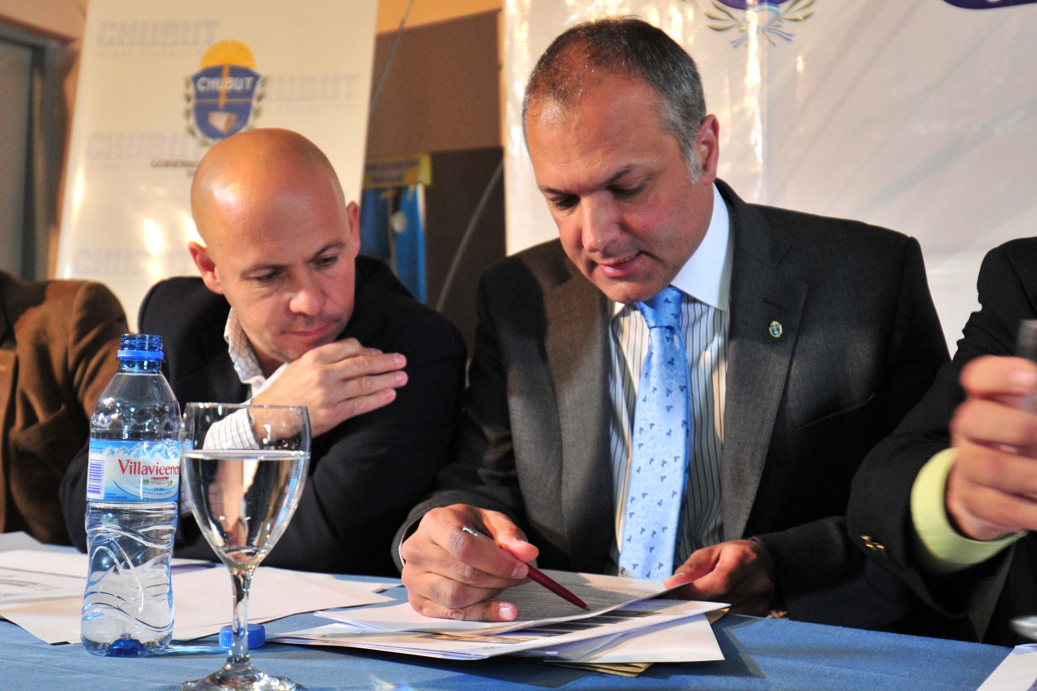 Buzzi acordó con Sastre “una solución” en Madryn