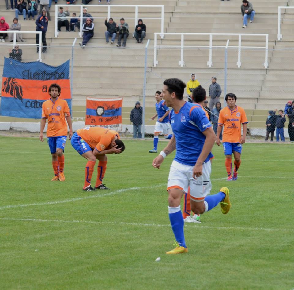 La CAI goleó a Roca y quedó puntero