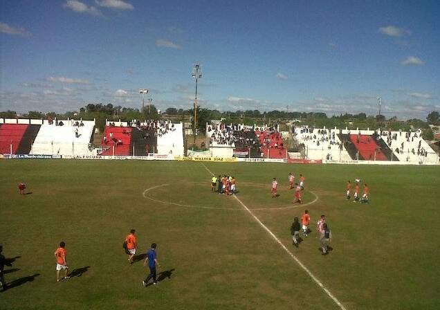 La CAI ganó 2 a 1 y quedó a uno de la punta