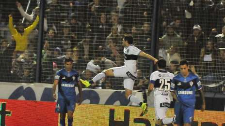 Gimnasia se impuso 2-0 frente a Vélez