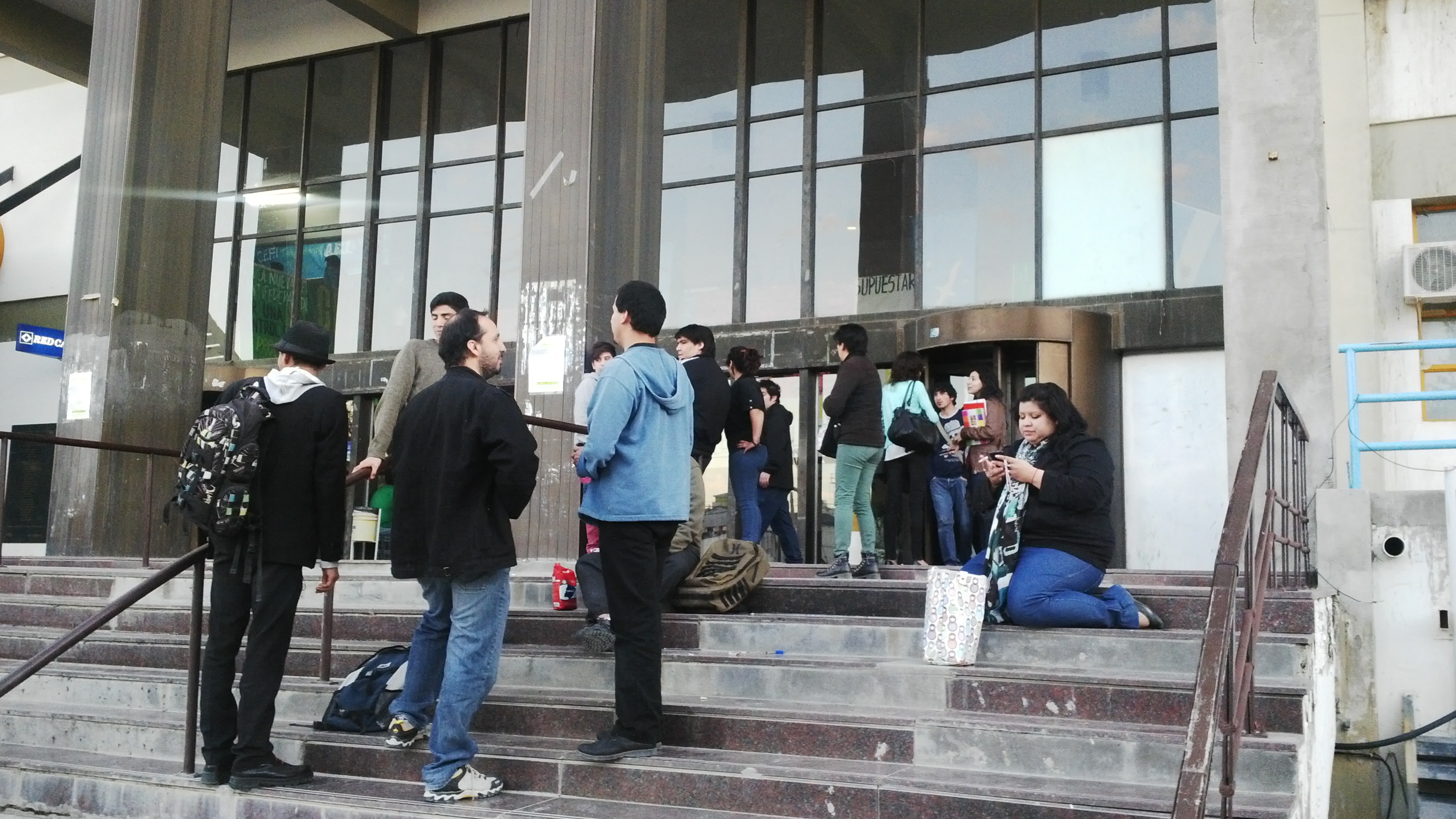 La asociación de docentes universitarios también lucha